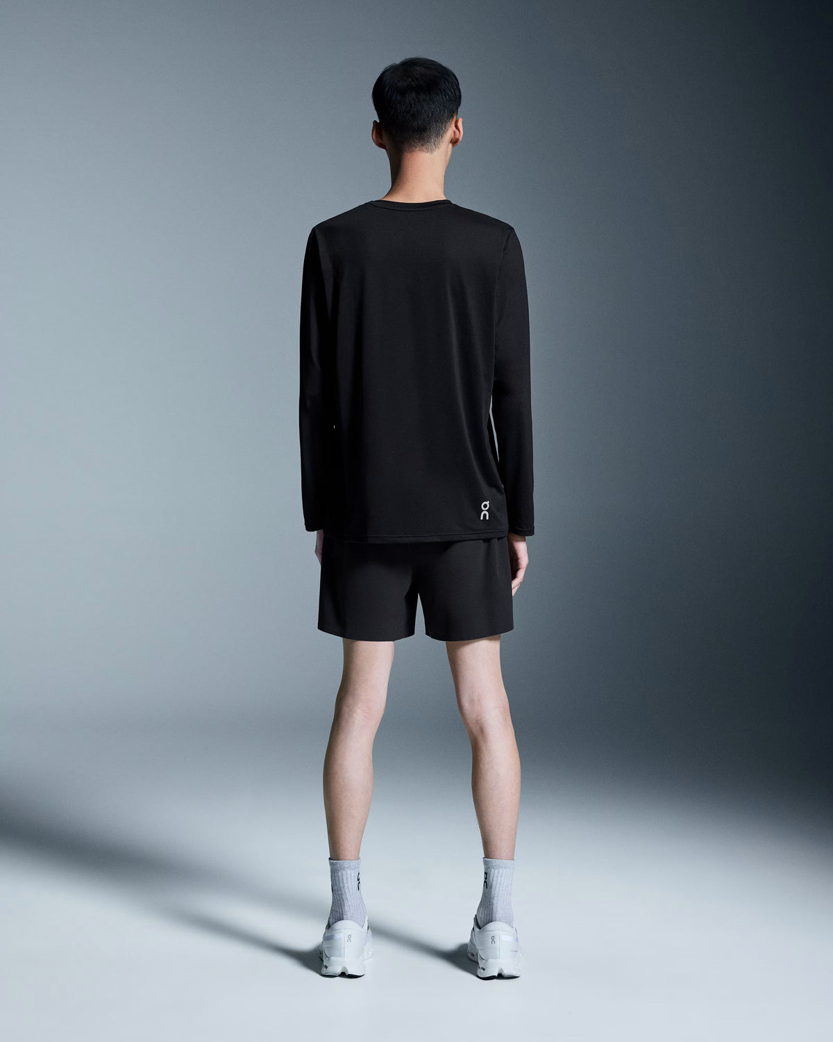 On - Men's 5" Performance Shorts (1MF10750553)