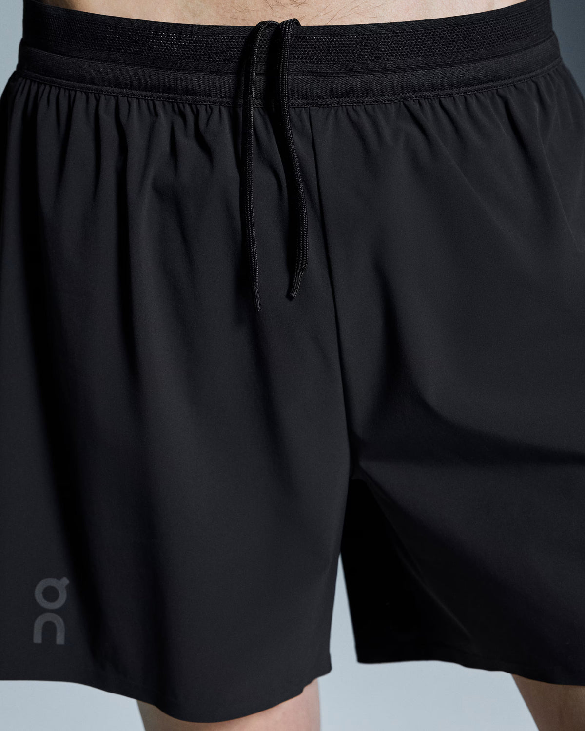 On - Men's 5" Performance Shorts (1MF10750553)